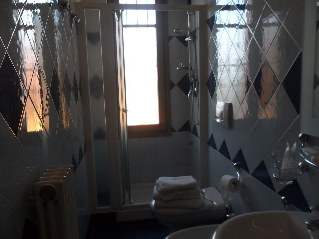 Foresteria Hostaria Del Golfo Cod Struttura C00025 Laveno-Mombello Room photo